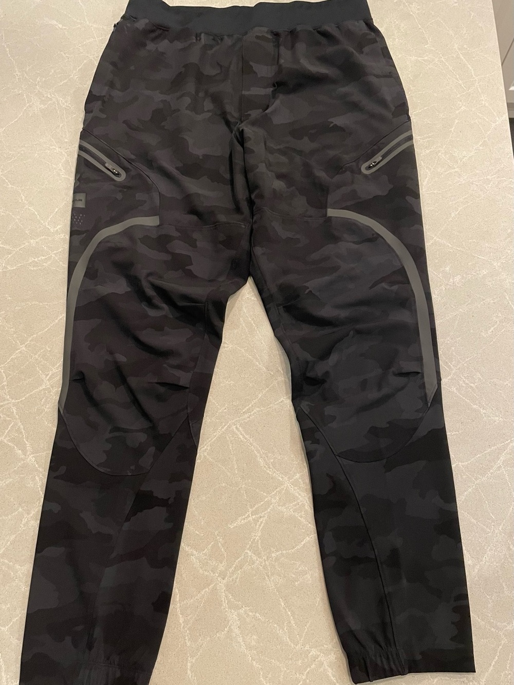 Under Armour Unstoppable Men's Black Camo Performance Joggers